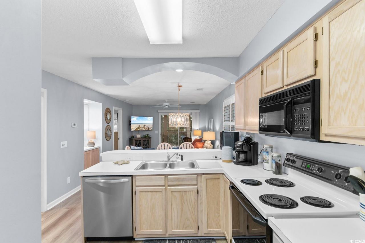 1900 Duffy St. Photo 5