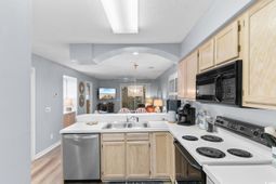 1900 Duffy St. photo 4