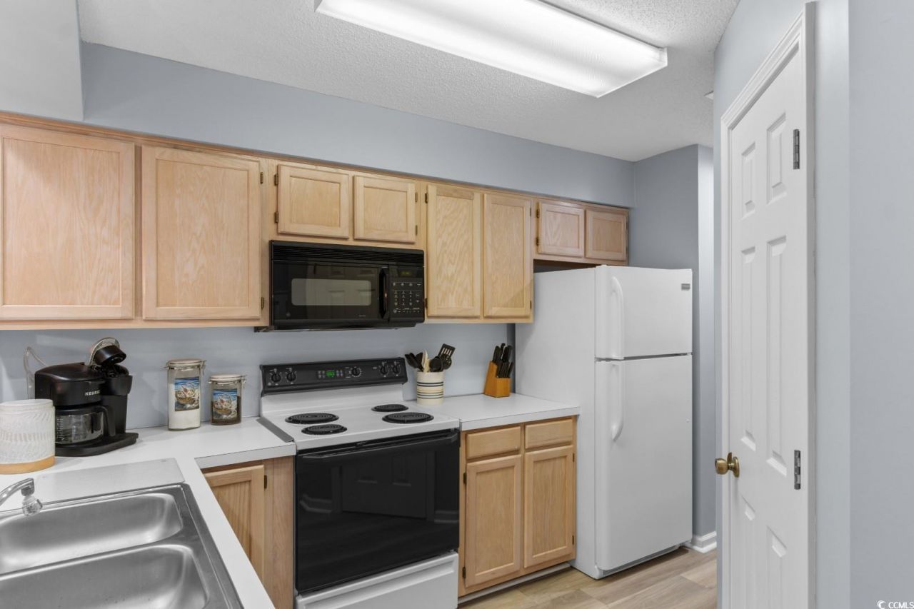 1900 Duffy St. Photo 9