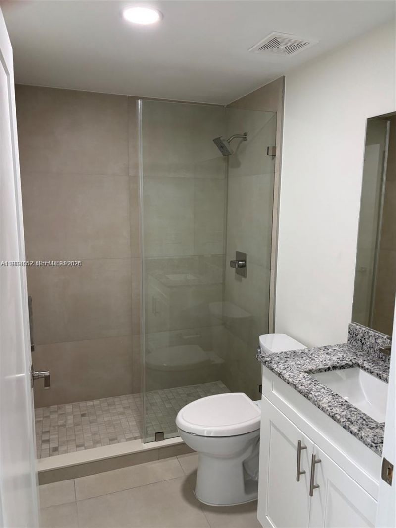 310 E 7th St, Unit 203, Hialeah, FL 33010 Photo
