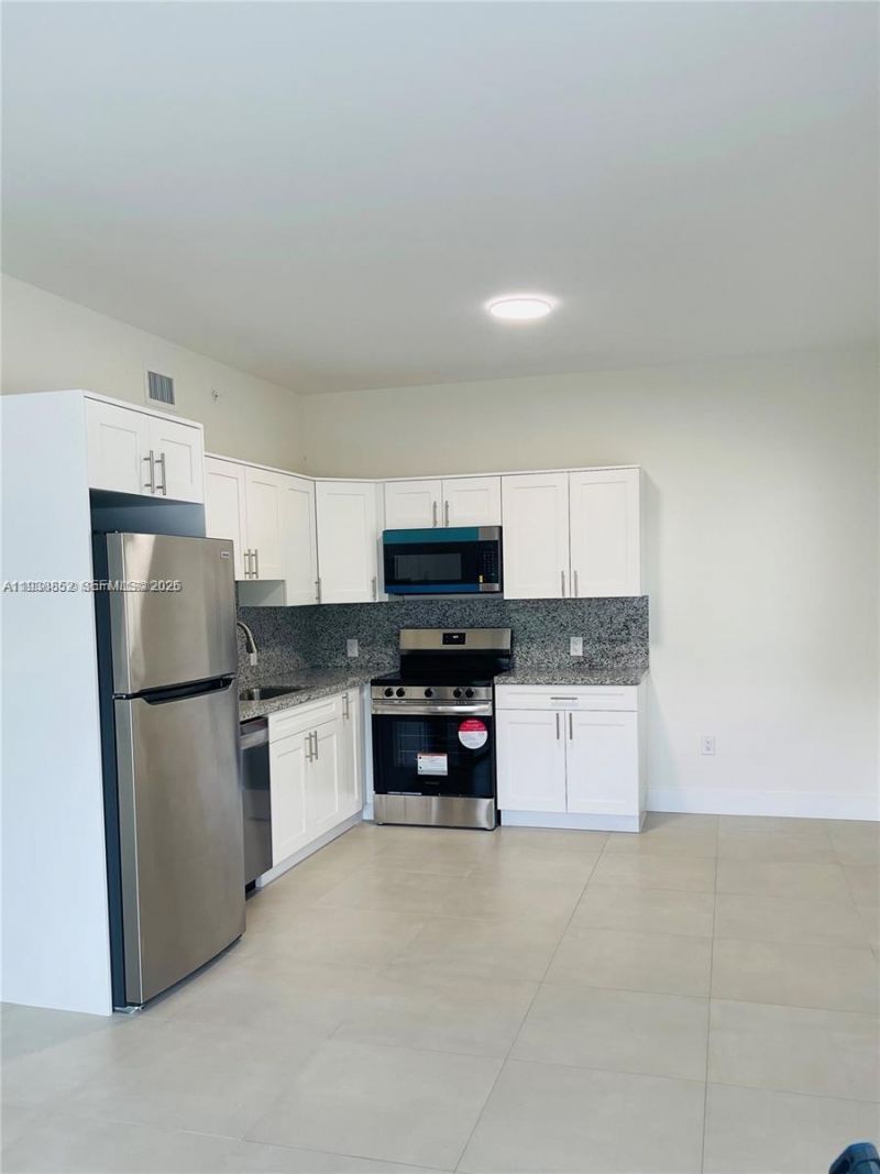 310 E 7th St, Unit 203, Hialeah, FL 33010 Photo