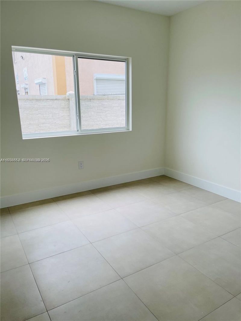 310 E 7th St, Unit 203, Hialeah, FL 33010 Photo