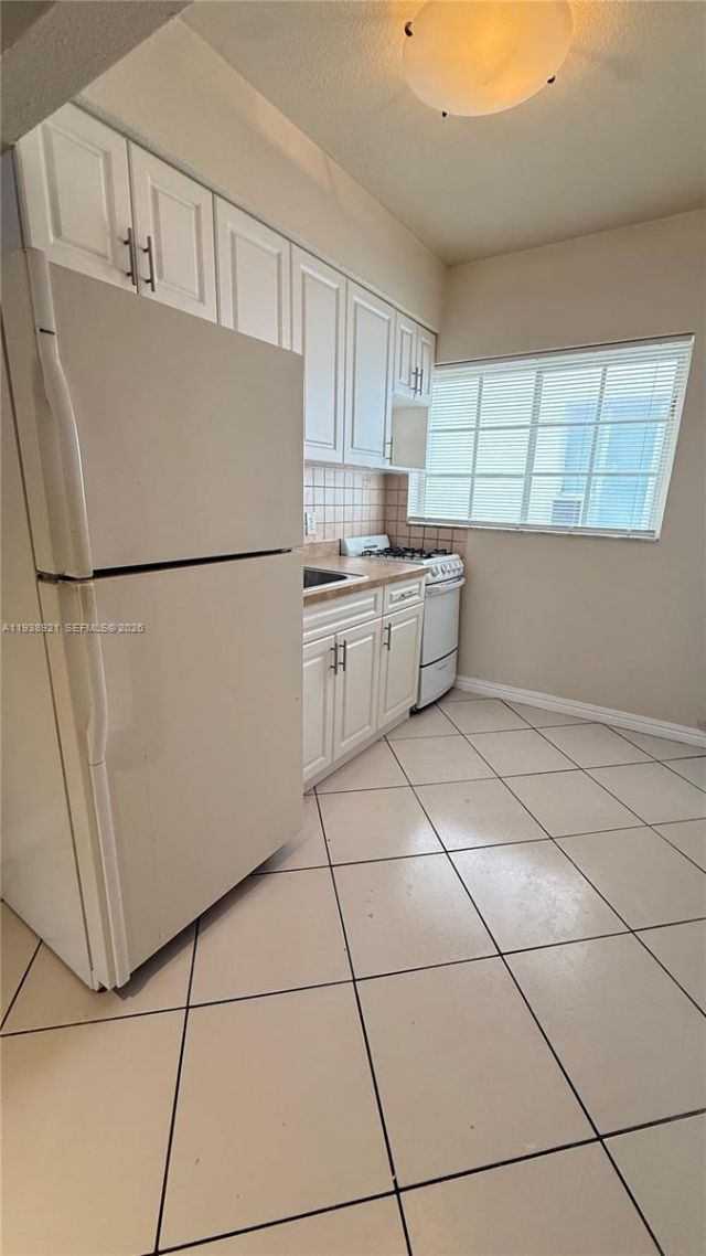 330 74th St , Unit 16, Miami Beach, FL 33141 Photo