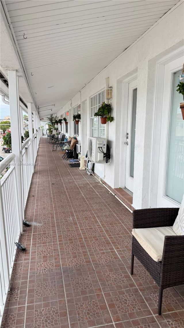 330 74th St , Unit 16, Miami Beach, FL 33141 Photo