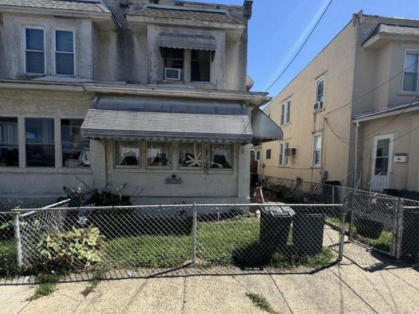 217 HARVEY AVENUE, MARCUS HOOK, PA 19061