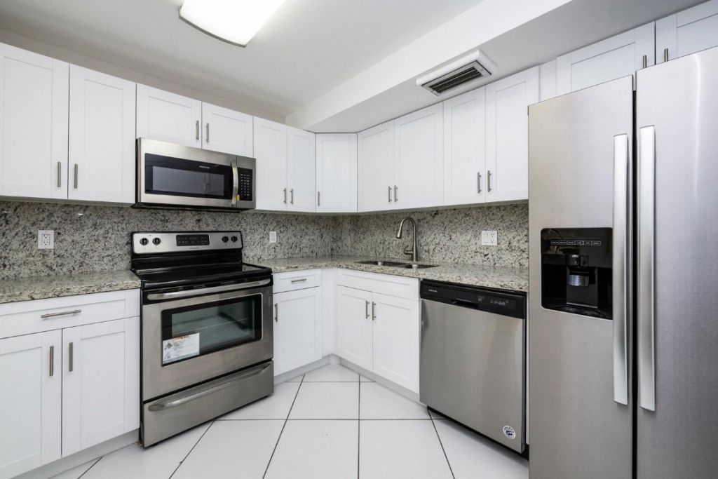 3900 N Hills Drive, Unit 409, Hollywood, FL 33021 Photo