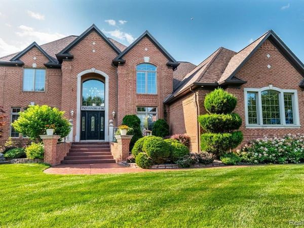 57629 Stonebriar Drive, Washington, MI 48094