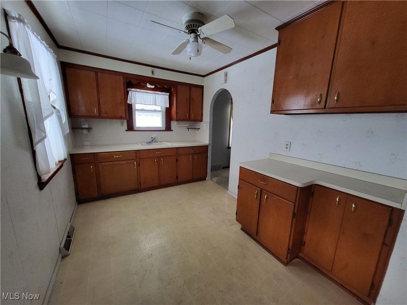 18870 Monterey Avenue, Euclid, OH 44119 Photo 3