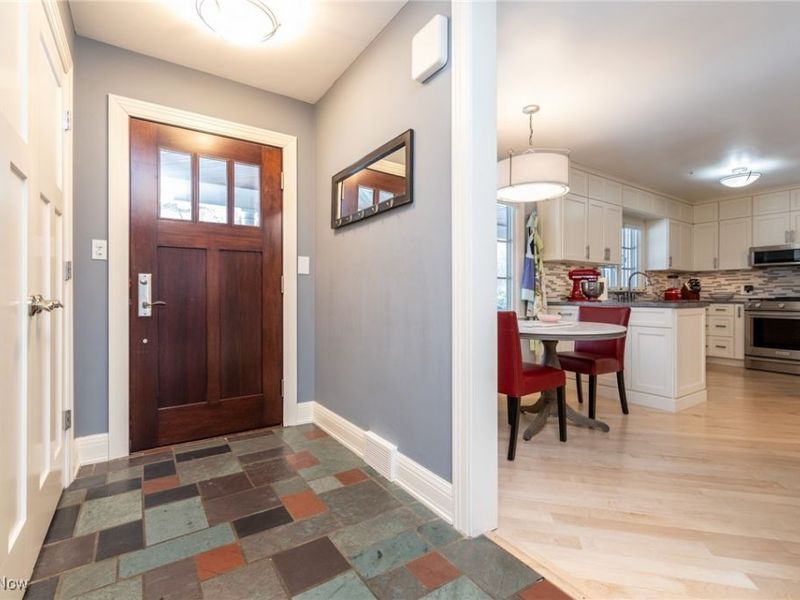 26161 Shaker Boulevard, Beachwood, OH 44122 Photo 2