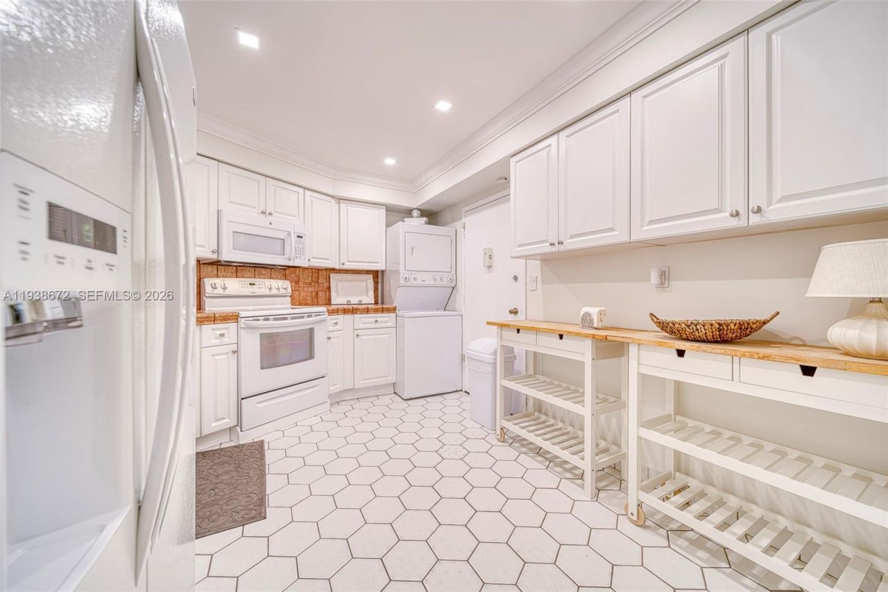 1111 Crandon Blvd, Unit C404, Key Biscayne, FL 33149 Photo