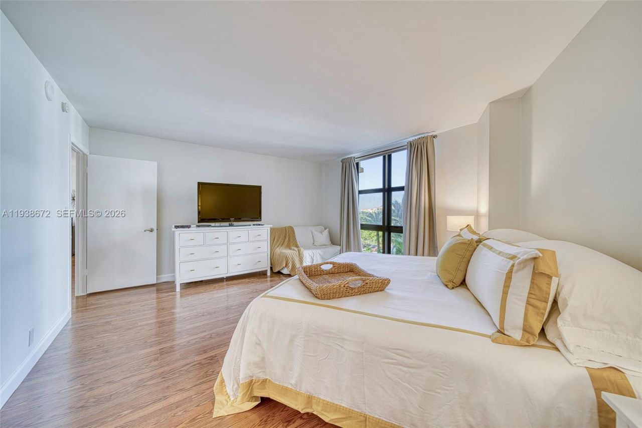 1111 Crandon Blvd, Unit C404, Key Biscayne, FL 33149 Photo