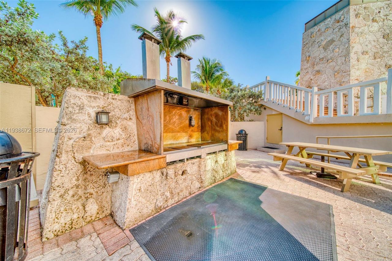 1111 Crandon Blvd, Unit C404, Key Biscayne, FL 33149 Photo