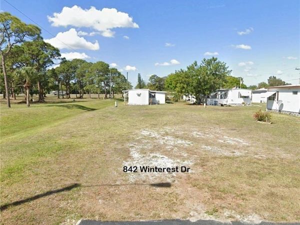 842 Winterest DR, NORTH FORT MYERS, FL 33917
