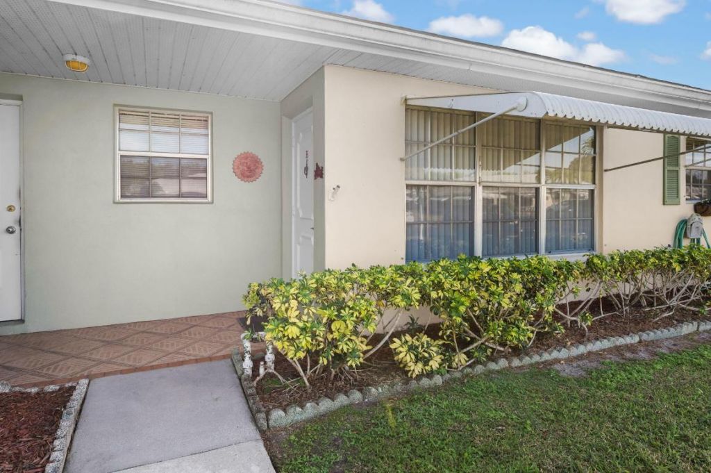 911 Savannas Point Drive, Unit B (E), Fort Pierce, FL 34982 Photo