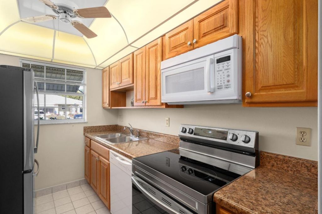 911 Savannas Point Drive, Unit B (E), Fort Pierce, FL 34982 Photo