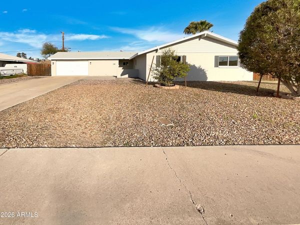 6020 W MEDLOCK Drive, Glendale, AZ 85301