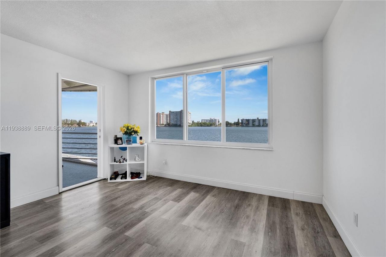 1140 NE 191st St, Unit 24, Miami, FL 33179 Photo