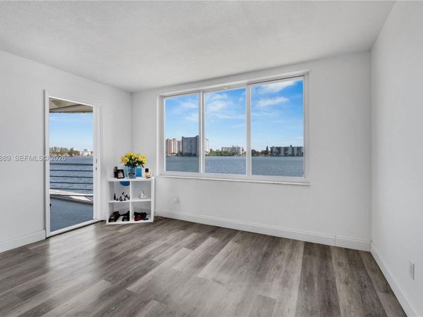 1140 NE 191st St, Unit 24, Miami, FL 33179