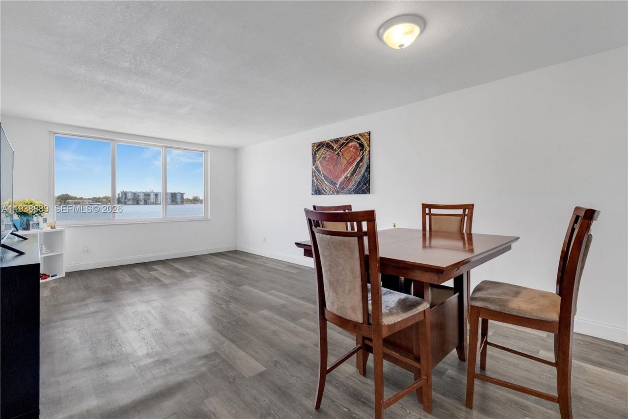 1140 NE 191st St, Unit 24, Miami, FL 33179 Photo