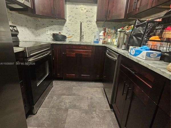 5961 N Falls Cir Dr, Unit 109, Lauderhill, FL 33319