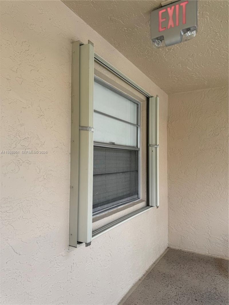 5580 Lakeside Dr, Unit 205, Margate, FL 33063 Photo