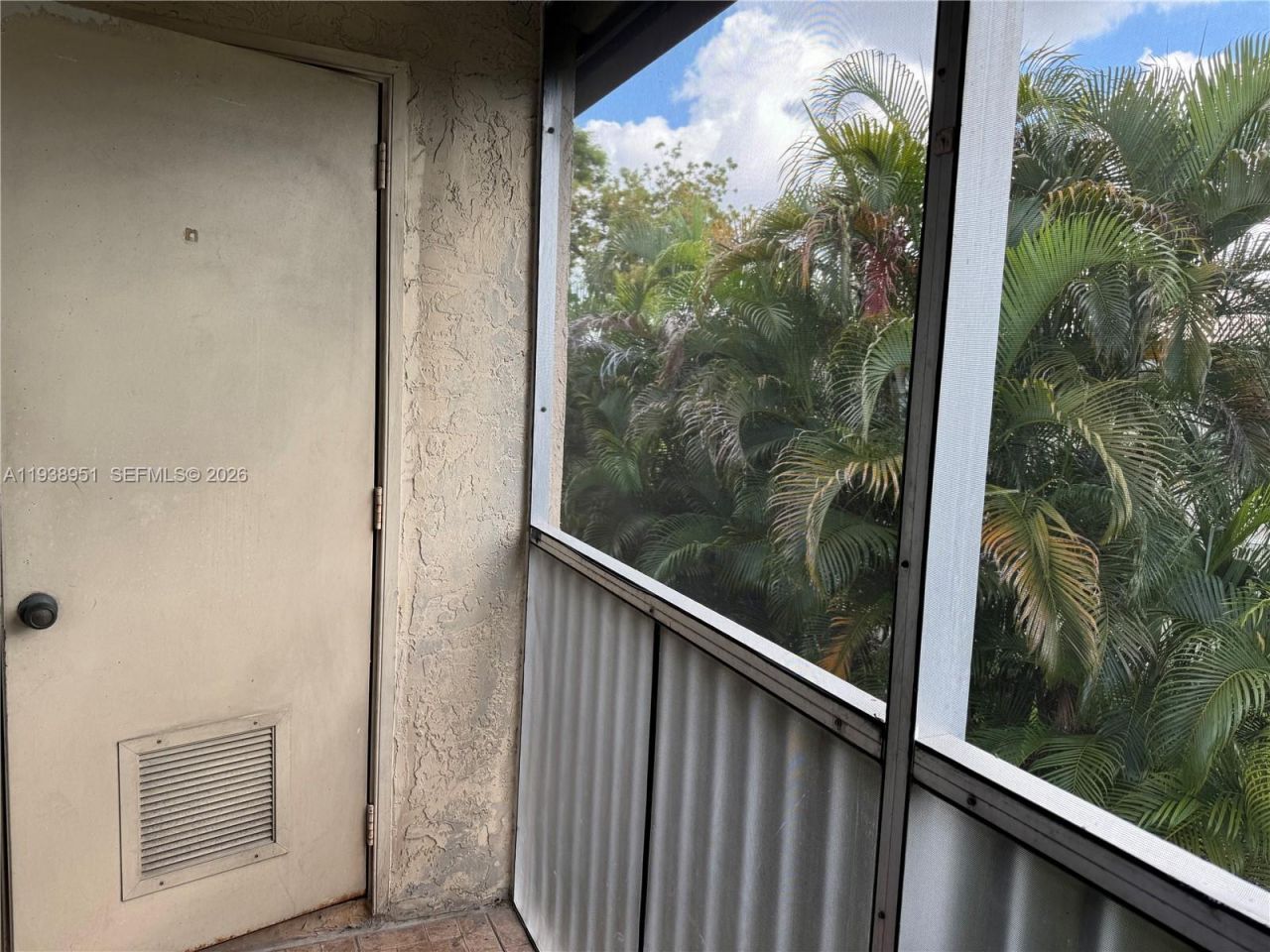 5580 Lakeside Dr, Unit 205, Margate, FL 33063 Photo