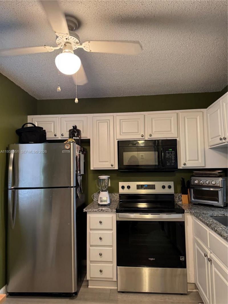 5580 Lakeside Dr, Unit 205, Margate, FL 33063 Photo