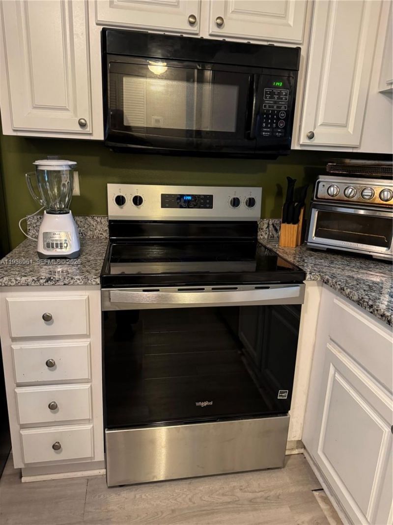 5580 Lakeside Dr, Unit 205, Margate, FL 33063 Photo