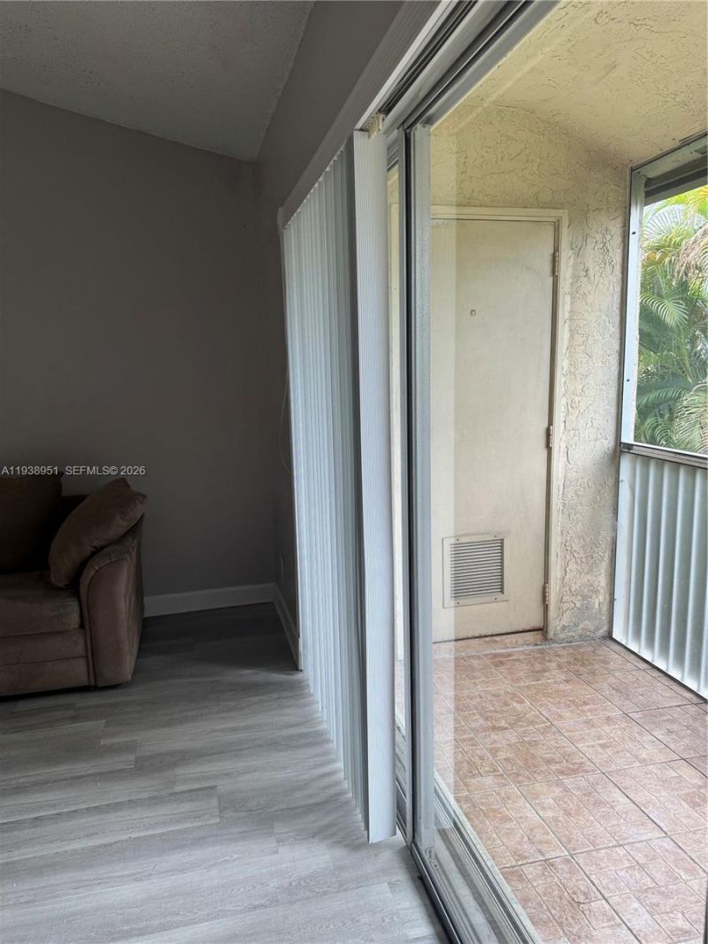 5580 Lakeside Dr, Unit 205, Margate, FL 33063 Photo