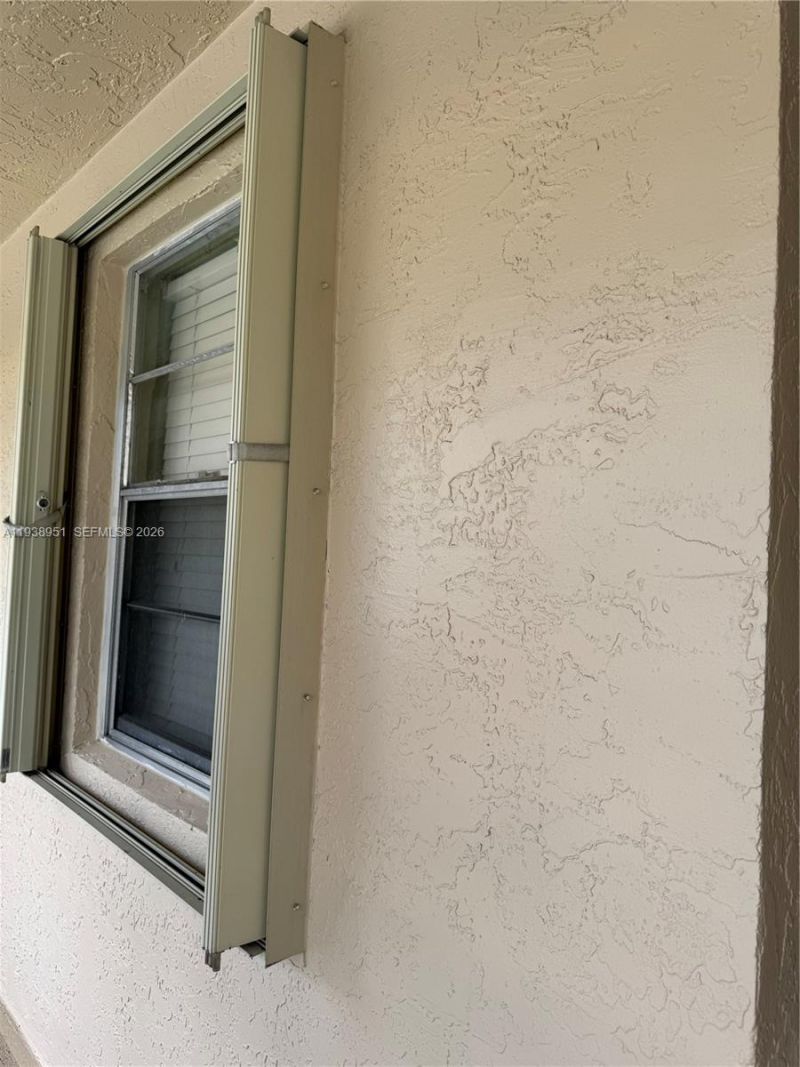 5580 Lakeside Dr, Unit 205, Margate, FL 33063 Photo