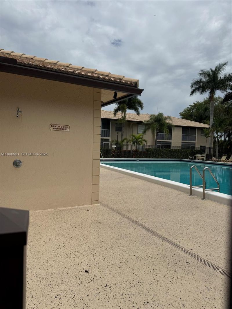 5580 Lakeside Dr, Unit 205, Margate, FL 33063 Photo