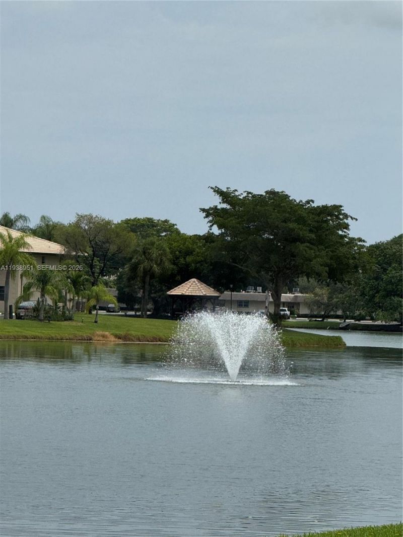 5580 Lakeside Dr, Unit 205, Margate, FL 33063 Photo