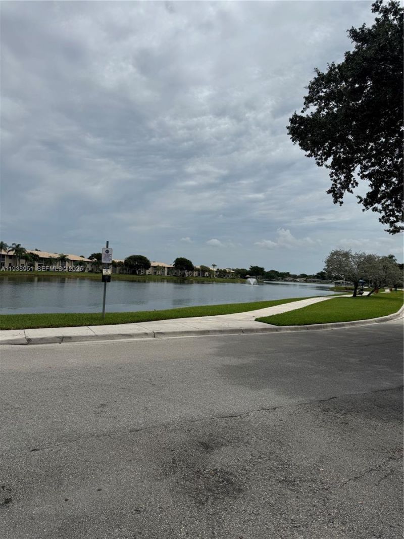 5580 Lakeside Dr, Unit 205, Margate, FL 33063 Photo