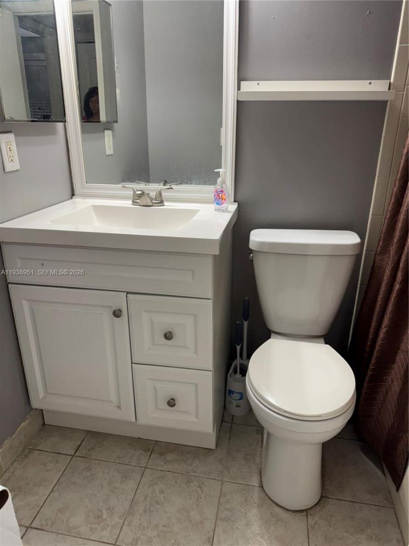 5580 Lakeside Dr, Unit 205, Margate, FL 33063 Photo