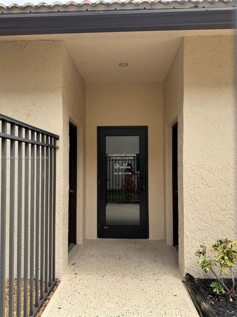 5580 Lakeside Dr, Unit 205, Margate, FL 33063 Photo