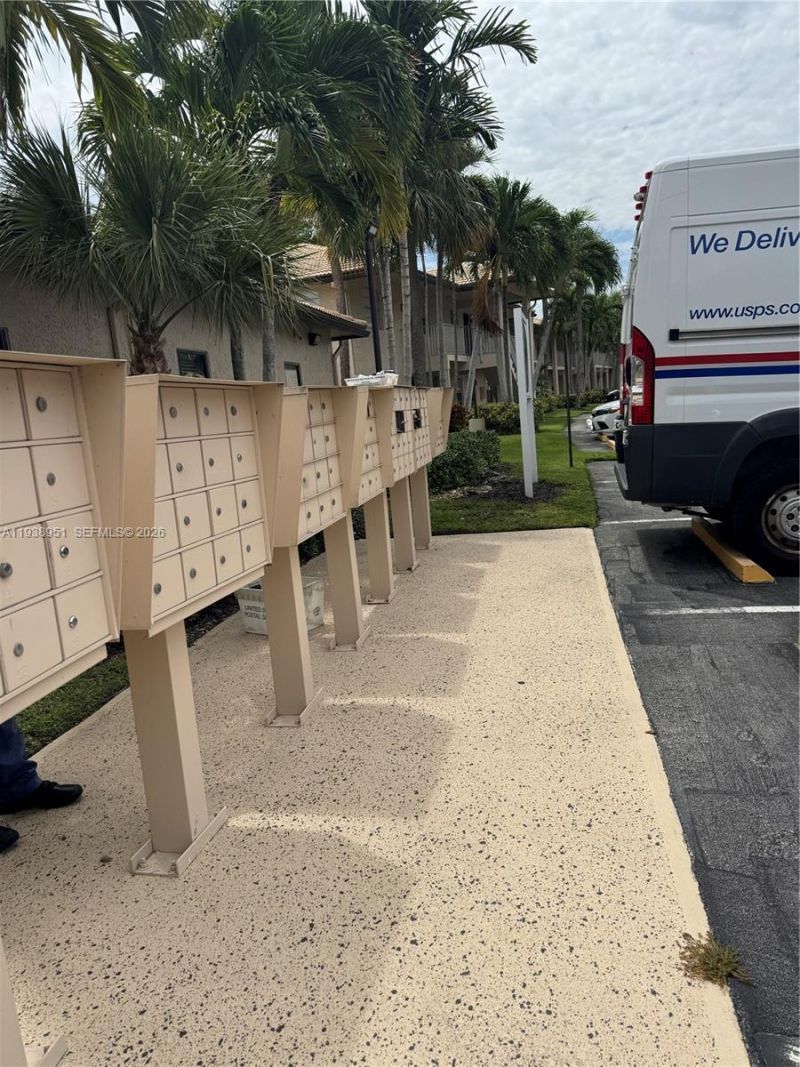 5580 Lakeside Dr, Unit 205, Margate, FL 33063 Photo