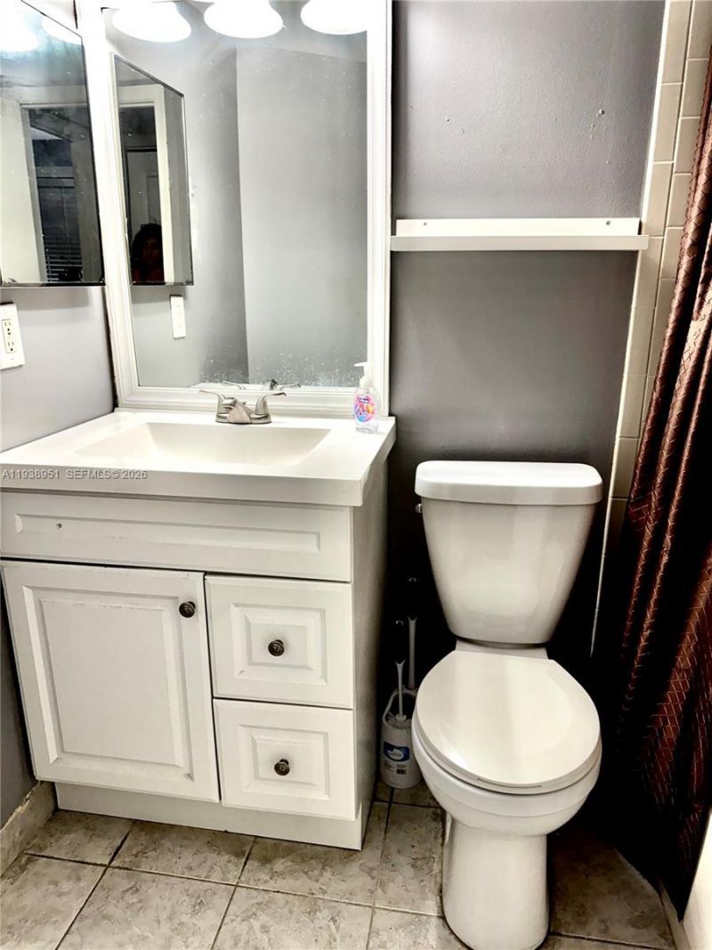 5580 Lakeside Dr, Unit 205, Margate, FL 33063 Photo