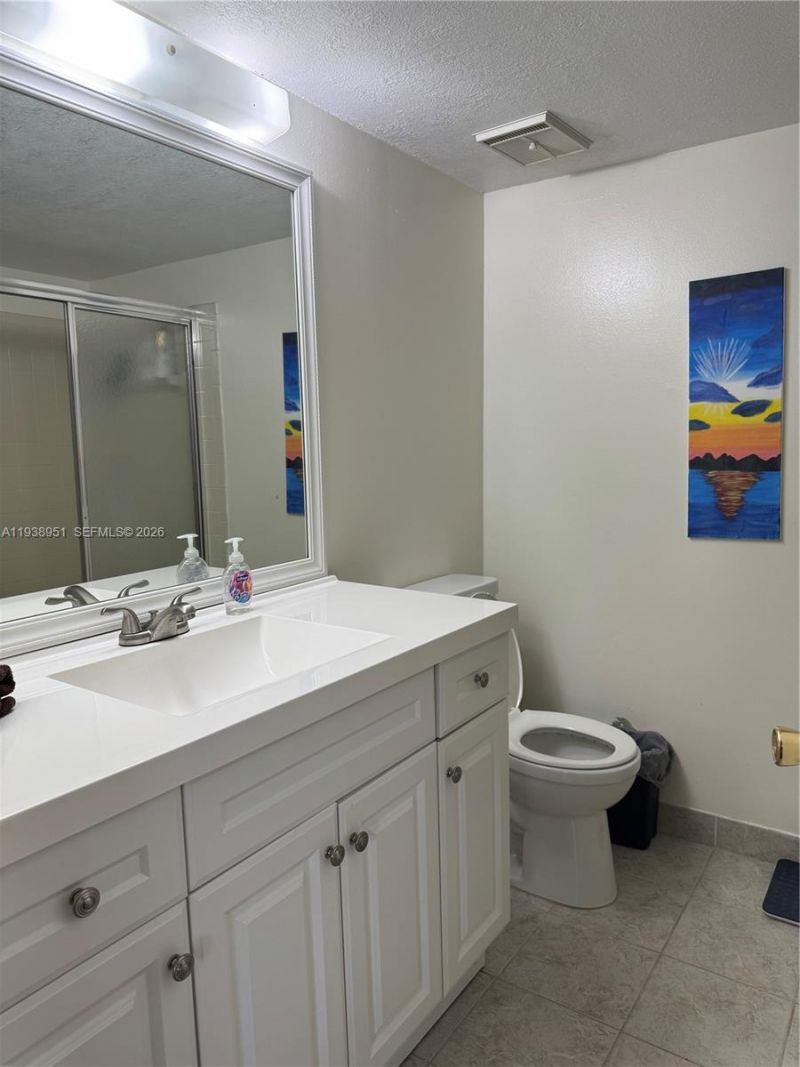 5580 Lakeside Dr, Unit 205, Margate, FL 33063 Photo