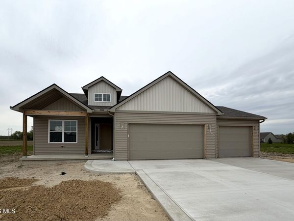 1307 Limerick Lane, Waterville, OH 43566