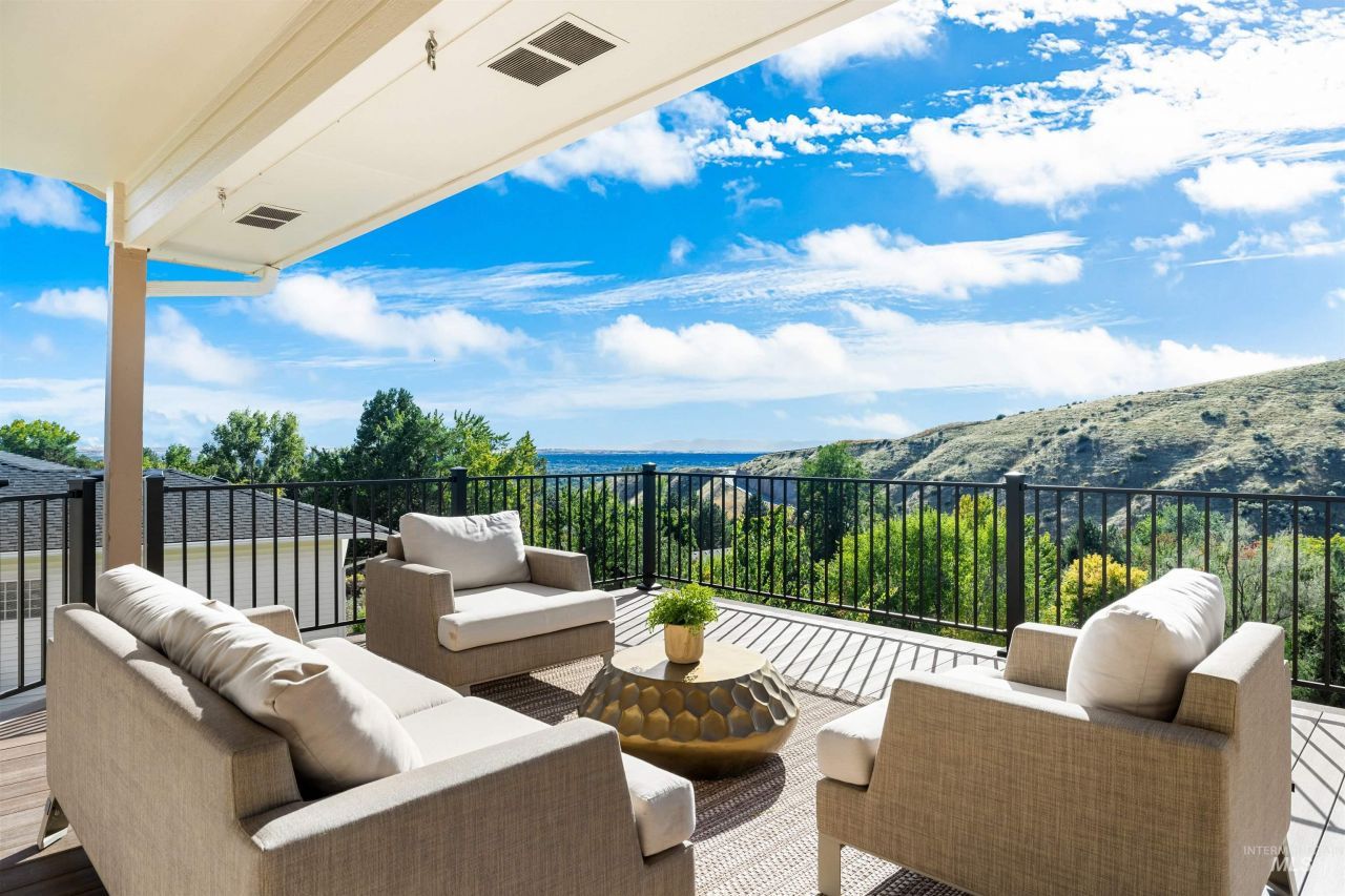 4055 N La Mesita Way, Boise, ID 83702 Main Photo