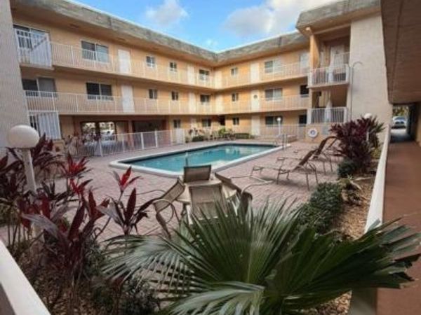 7910 Taft Street, Unit 109, Pembroke Pines, FL 33024