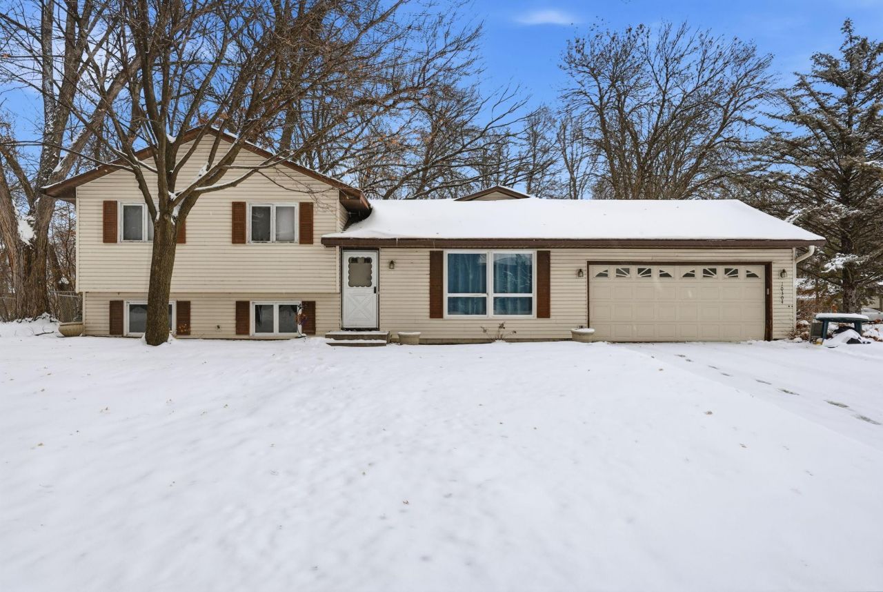 10304 107th Place N, Maple Grove, MN 55369 Main Photo