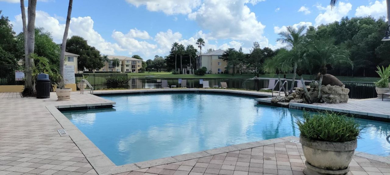 1000 Crestwood Court S, Unit 1008, Royal Palm Beach, FL 33411 Photo