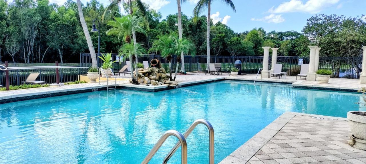 1000 Crestwood Court S, Unit 1008, Royal Palm Beach, FL 33411 Photo