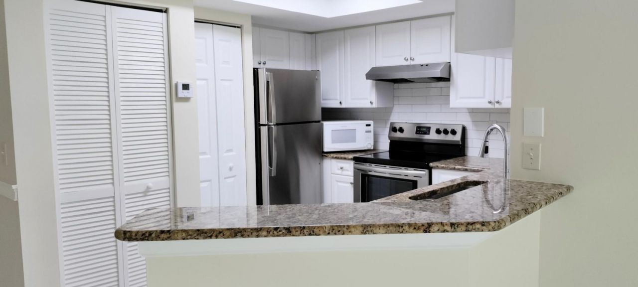 1000 Crestwood Court S, Unit 1008, Royal Palm Beach, FL 33411 Photo