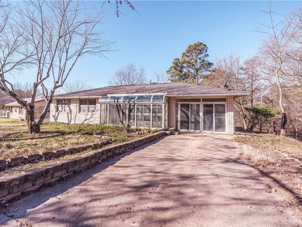 110 Shelton Drive, Eureka Springs, AR 72632