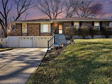 8732 Old Stagecoach Road, Kansas City, MO 64154