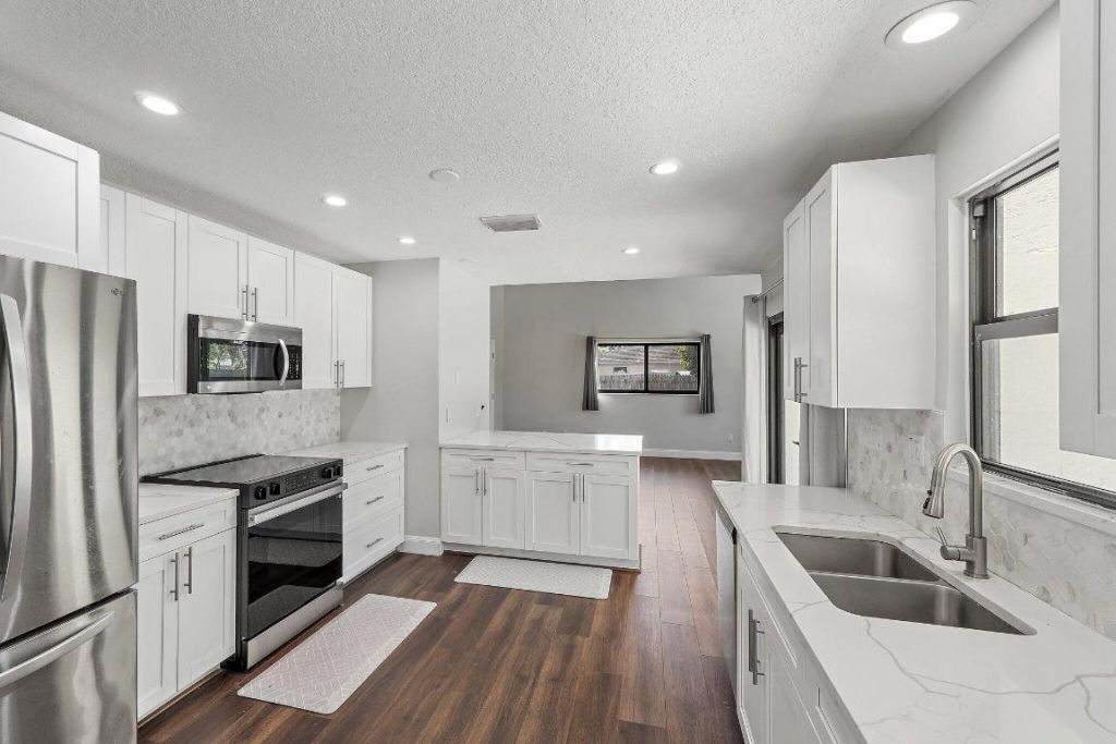 208 Las Palmas Street, Royal Palm Beach, FL 33411 Photo