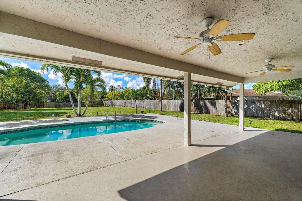 208 Las Palmas Street, Royal Palm Beach, FL 33411 Photo