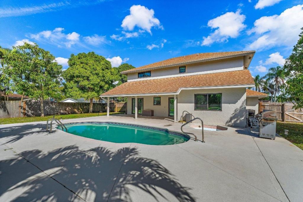 208 Las Palmas Street, Royal Palm Beach, FL 33411 Photo